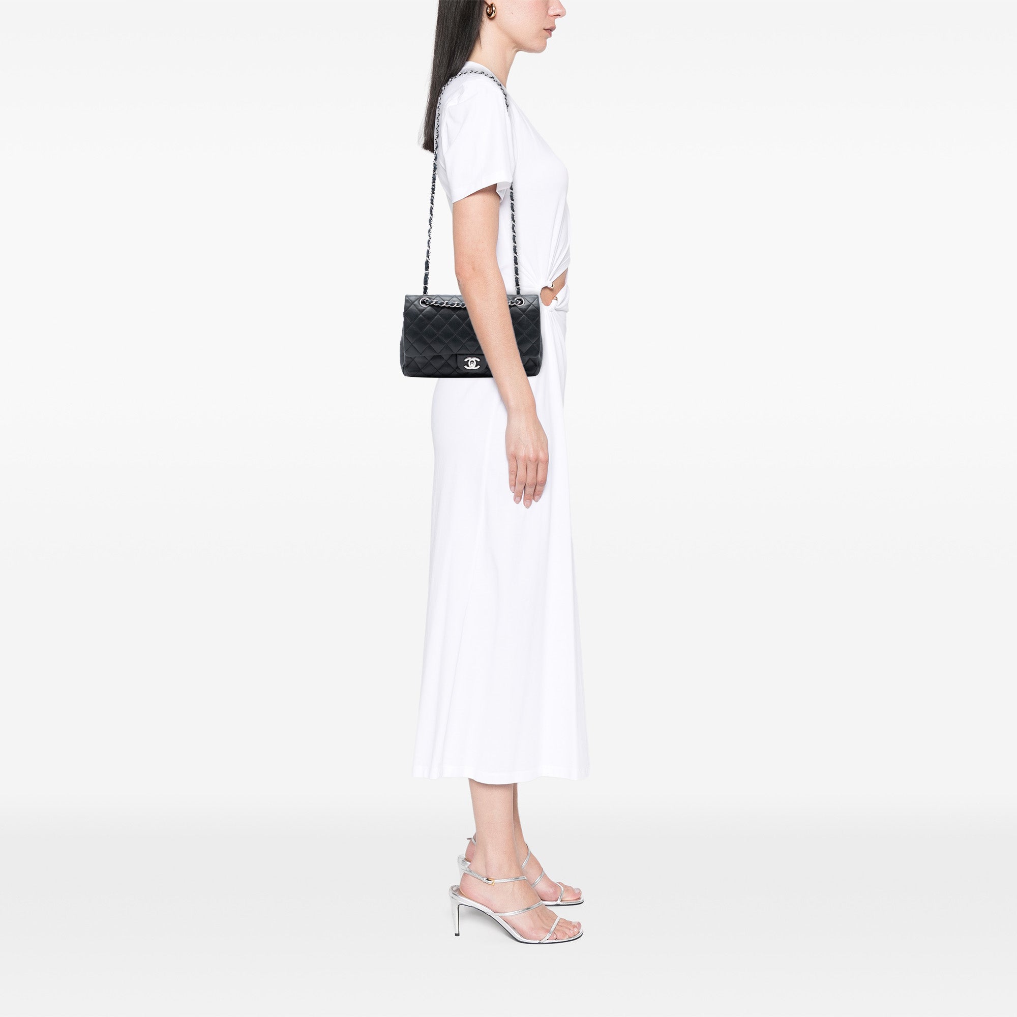 Medium Classic Lambskin Double Flap