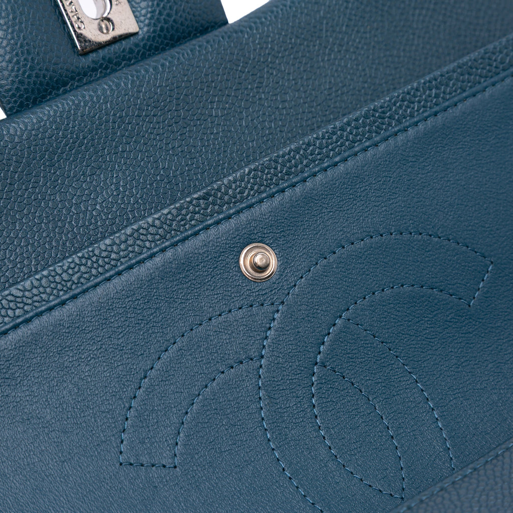 Jumbo Classic Iridescent Caviar Double Flap