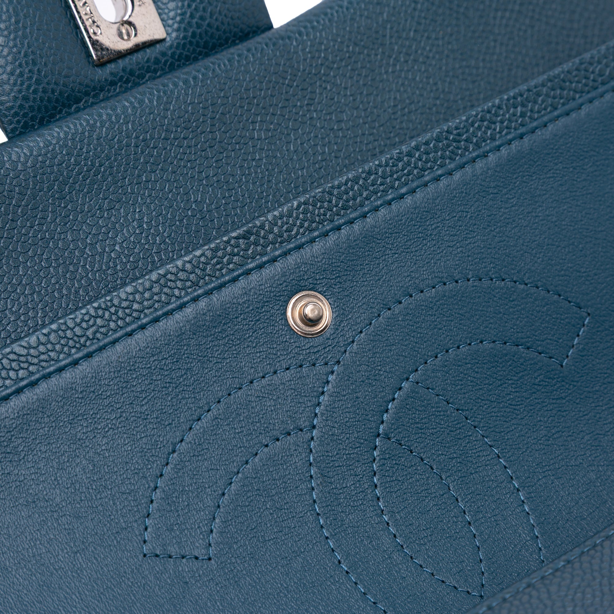 Jumbo Classic Iridescent Caviar Double Flap